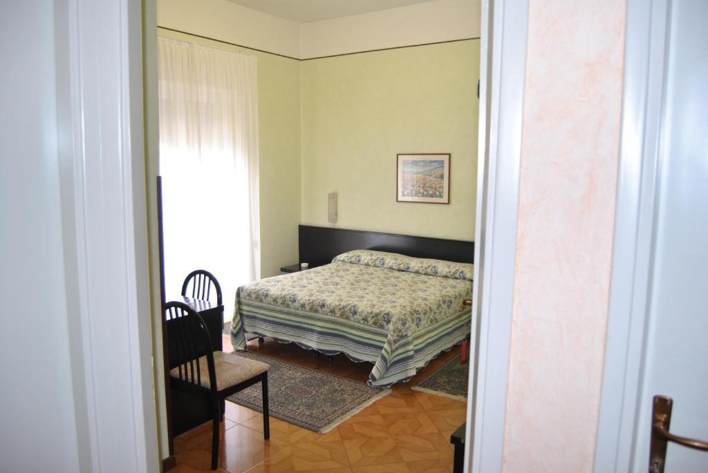 Hotel Villa Mon Toc Stresa Bilik gambar